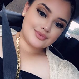 Meet your Posher, Janelle